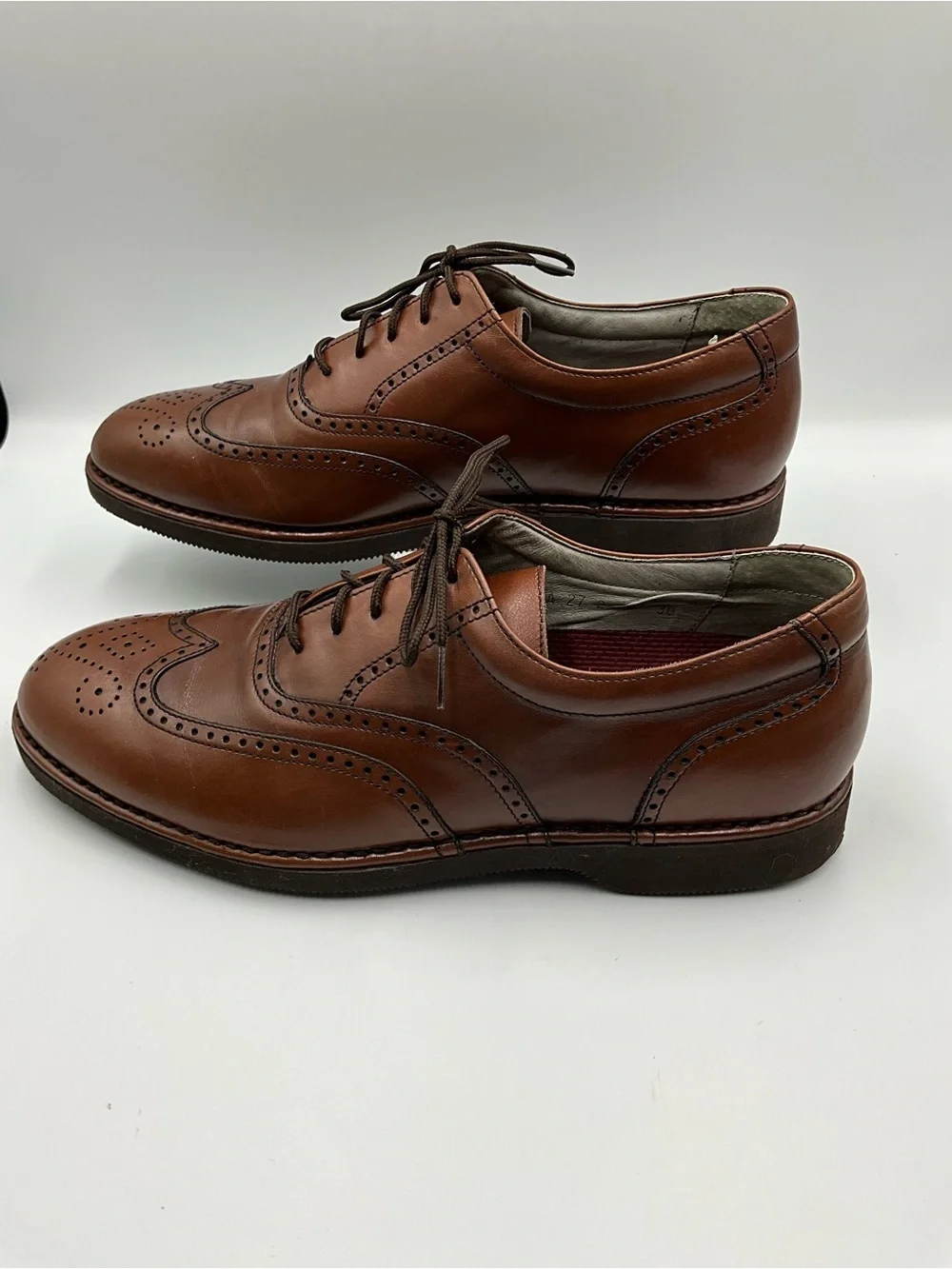 Rockport Vibram Oxford Size 9D Brown Brogue Leather Wingtip Oxfords